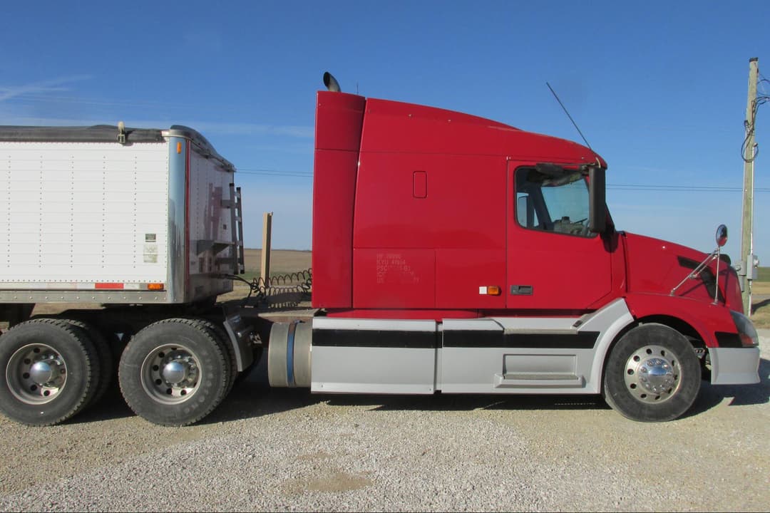 Image of Volvo VNL64T300 Primary image