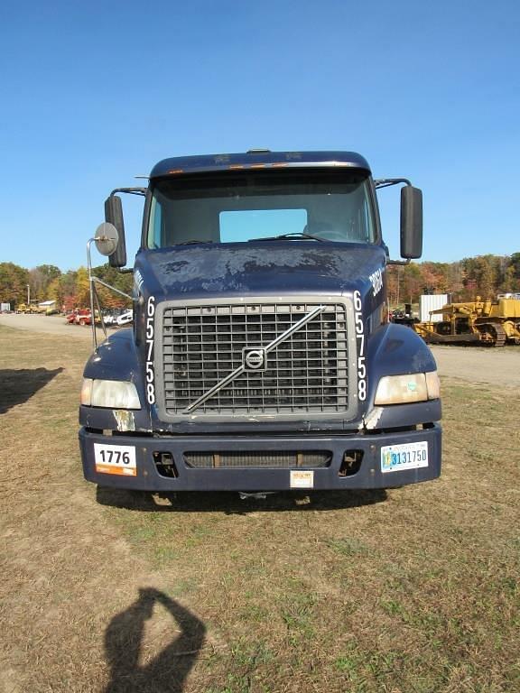 Image of Volvo VNM equipment image 1