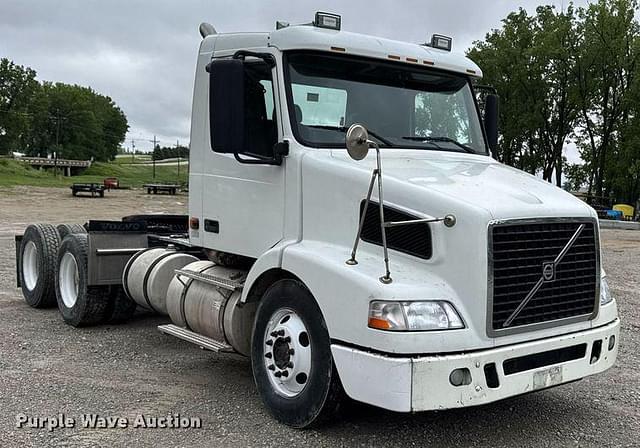Image of Volvo VNM equipment image 2