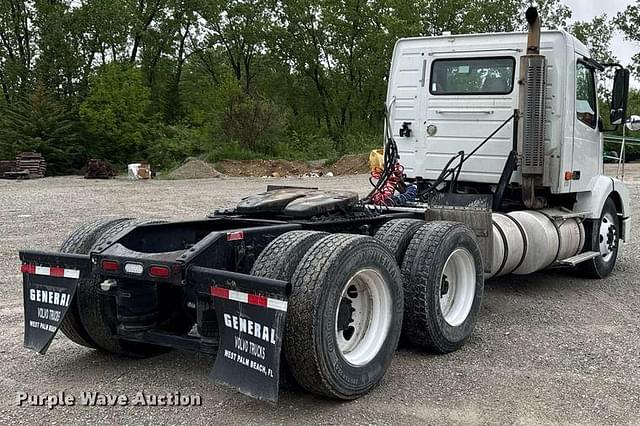 Image of Volvo VNM equipment image 4