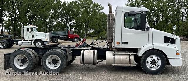 Image of Volvo VNM equipment image 3