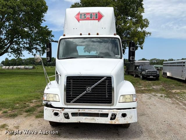 Image of Volvo VNM equipment image 1