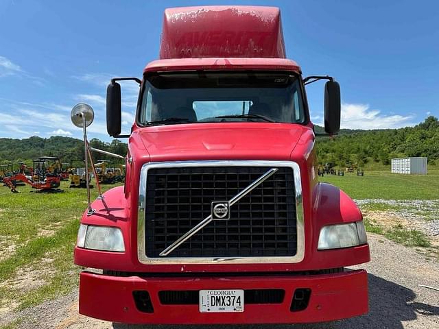 Image of Volvo VNM equipment image 3