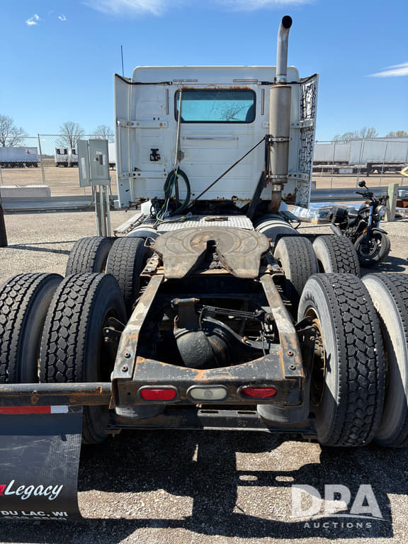 Image of Volvo VNM200 equipment image 2
