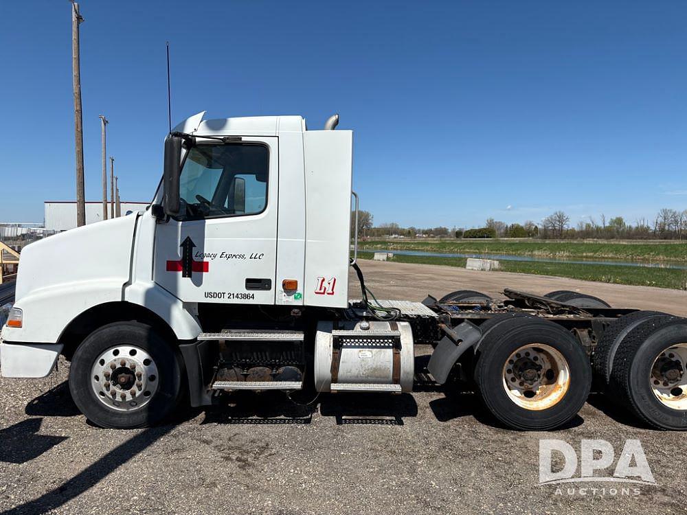 Image of Volvo VNM200 Primary image