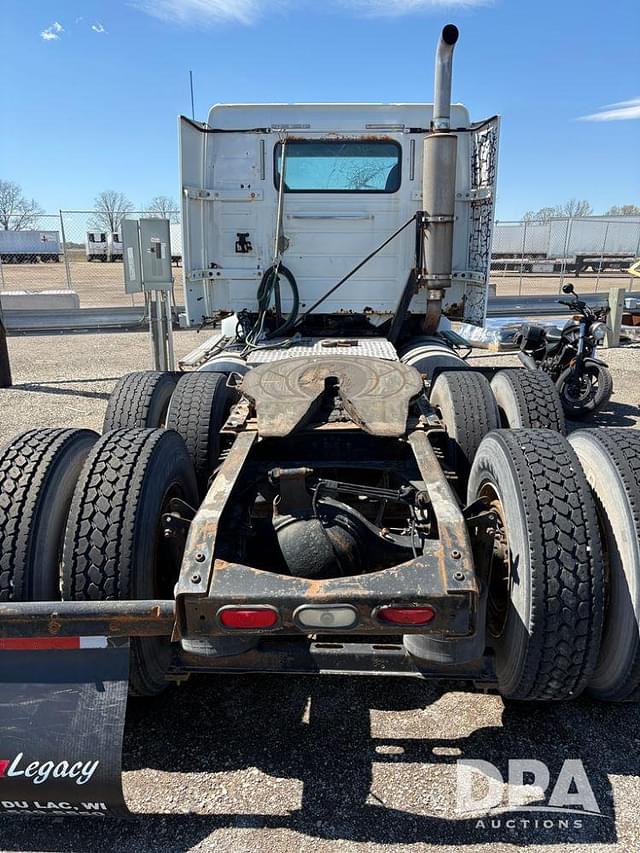 Image of Volvo VNM200 equipment image 2