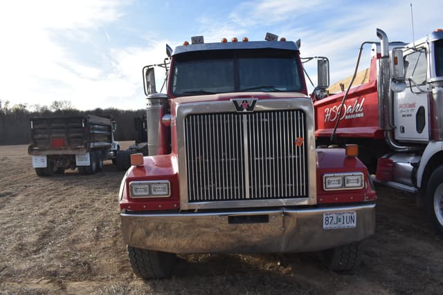 Image of Western Star 4700 equipment image 1