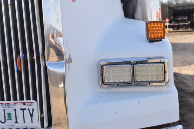 Image of Western Star 4700 equipment image 4