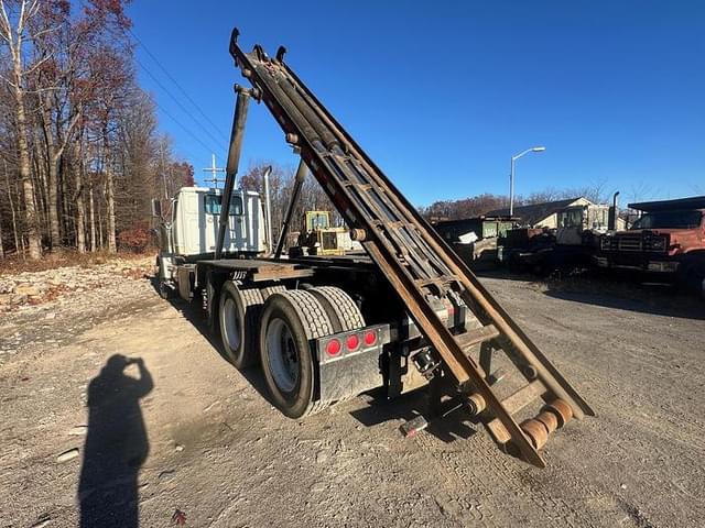 Image of Western Star 4900 FA equipment image 4