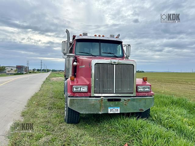 Image of Western Star 4900FA equipment image 4