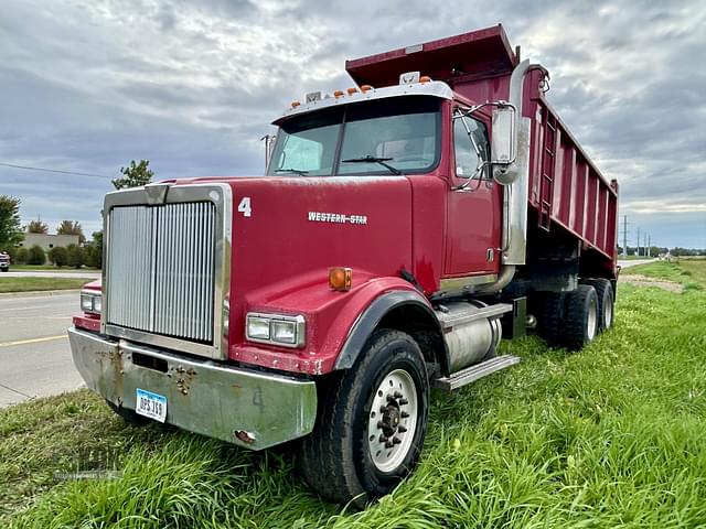 Image of Western Star 4900FA equipment image 2