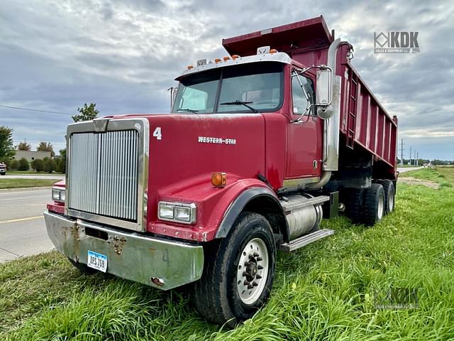 Image of Western Star 4900FA equipment image 2