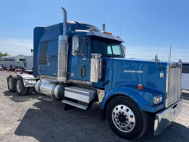 Image of Western Star 4964EX equipment image 4
