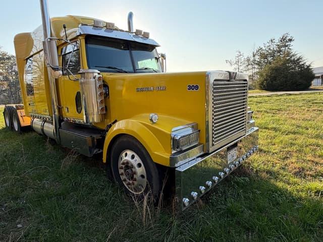 Image of Western Star 4900 equipment image 1