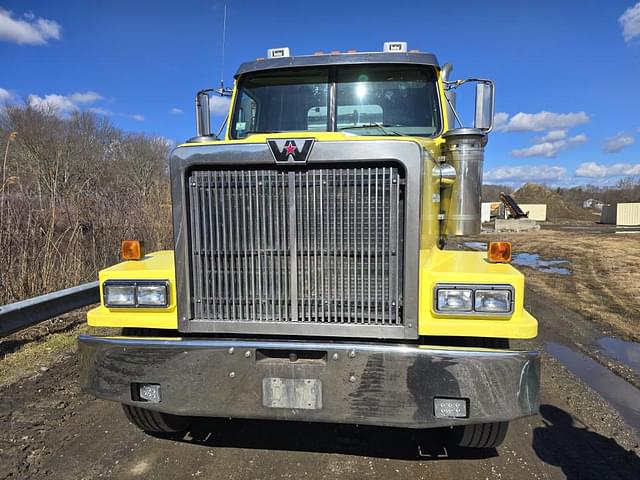 Image of Western Star 4900 equipment image 1