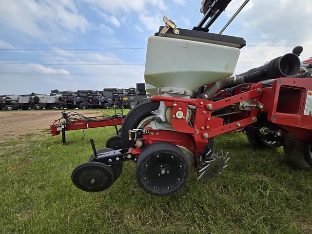 Image of White 8202 equipment image 4