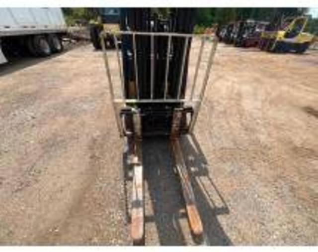 Image of Yale GLC030VXNUSE094 equipment image 3