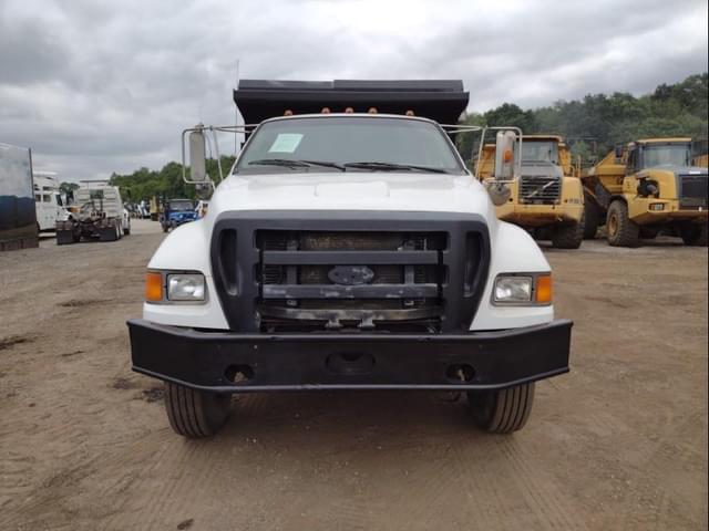 Image of Ford F-750 equipment image 1