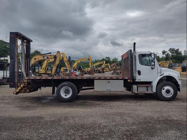 Image of Freightliner M2 equipment image 2