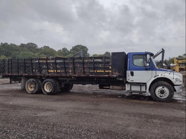 Image of Freightliner M2106 equipment image 2
