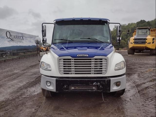 Image of Freightliner M2106 equipment image 1