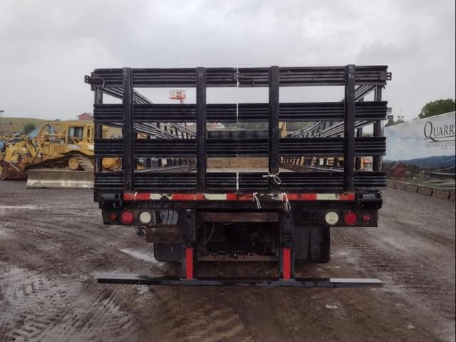 Image of Freightliner M2106 equipment image 3