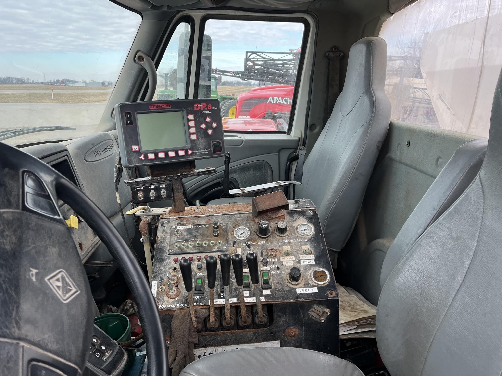 2007 International 7400 SFA Equipment Image0