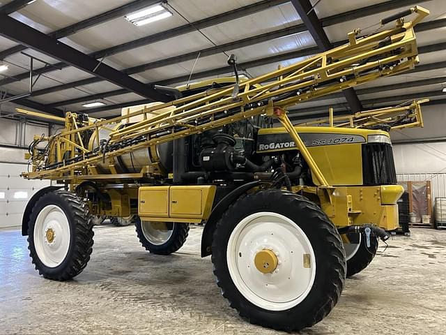 Image of Ag-Chem Rogator SS1074 equipment image 1