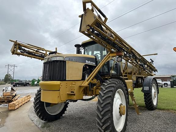 Image of Ag-Chem RoGator 1074 equipment image 1