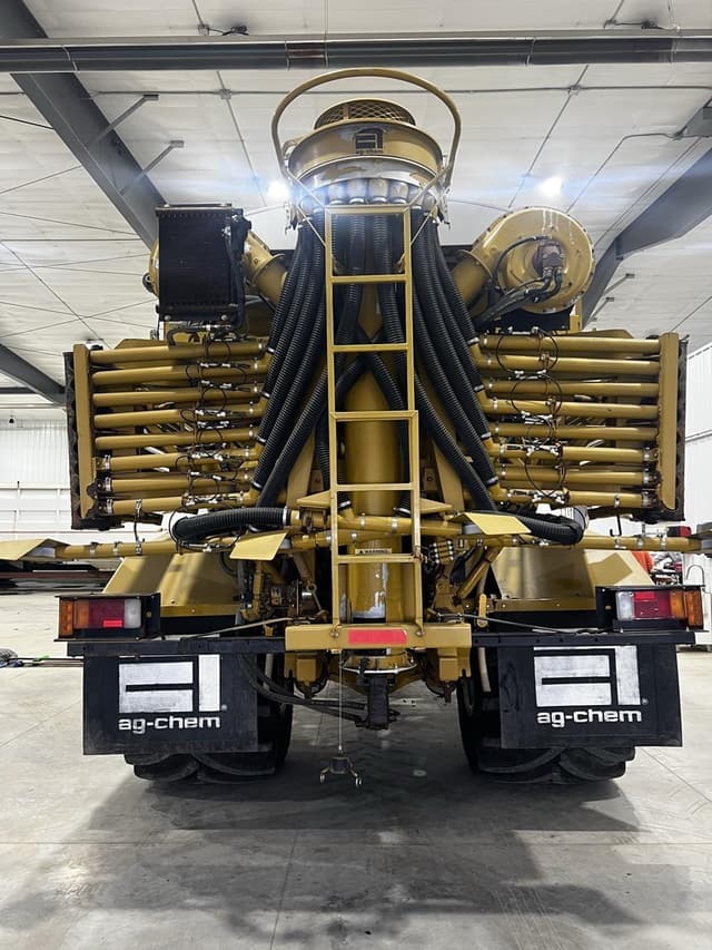 Image of Ag-Chem Terra-Gator 8203 equipment image 2