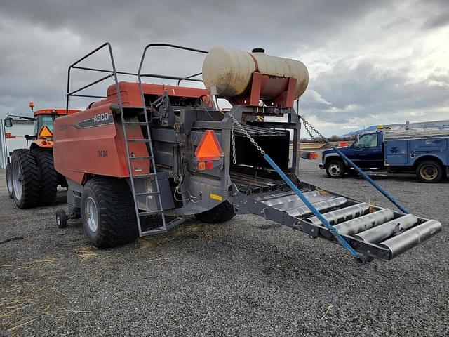 Image of AGCO 7434 equipment image 3