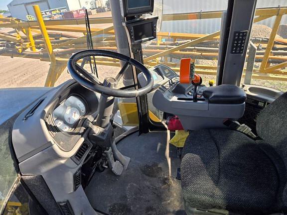 Image of Ag-Chem RoGator SS874 equipment image 4