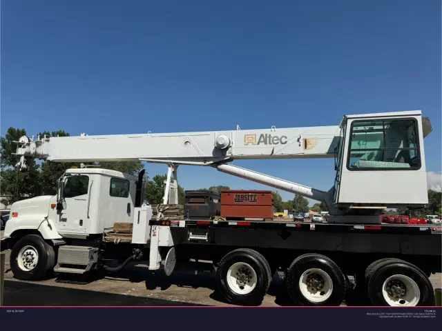 Image of International Paystar 5600 equipment image 2