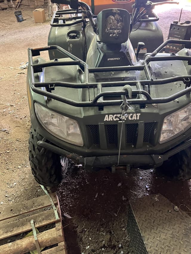 Image of Arctic Cat 700 equipment image 1