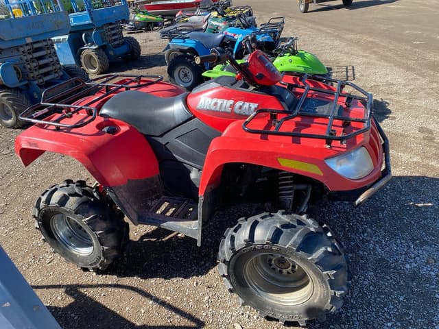 Image of Arctic Cat 700 equipment image 3