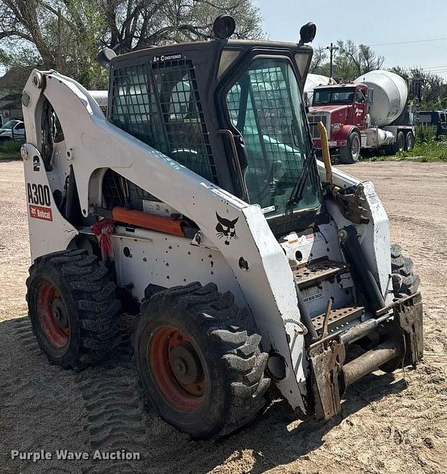 Image of Bobcat A300 equipment image 2