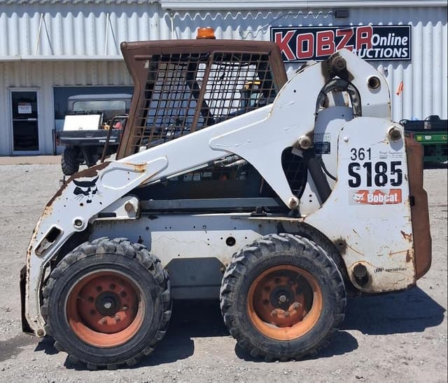 Image of Bobcat S185 equipment image 2