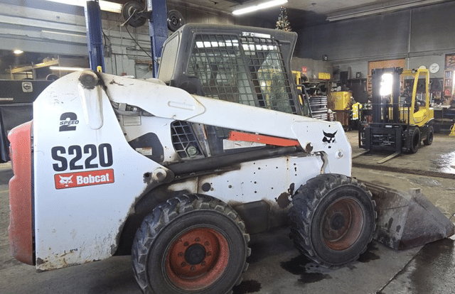 Image of Bobcat S220 equipment image 4