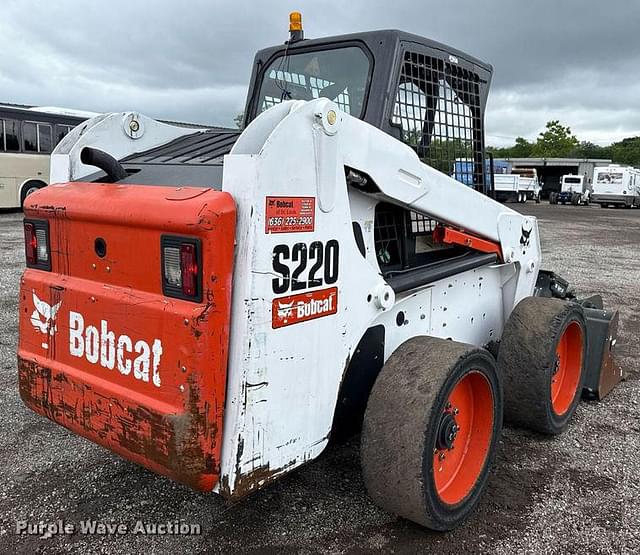 Image of Bobcat S220 equipment image 4