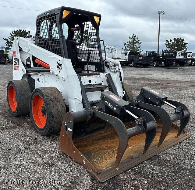 Image of Bobcat S220 equipment image 2