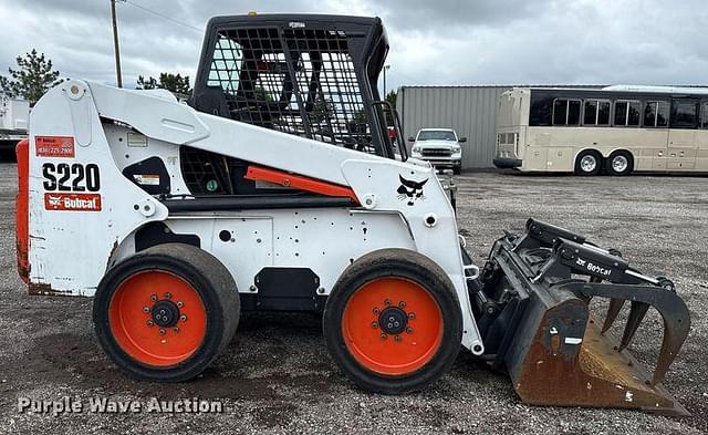 Image of Bobcat S220 equipment image 3