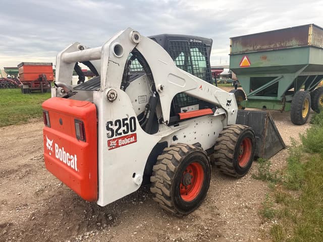 Image of Bobcat S250 equipment image 4