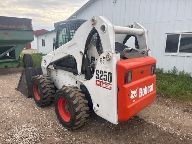 Image of Bobcat S250 equipment image 2