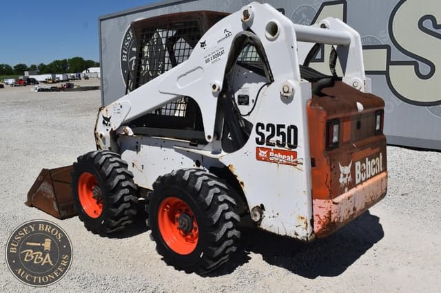 Image of Bobcat S250 equipment image 3