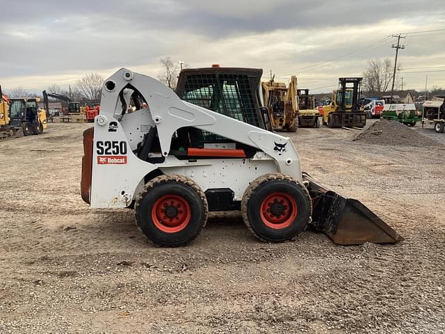 Image of Bobcat S250 equipment image 4