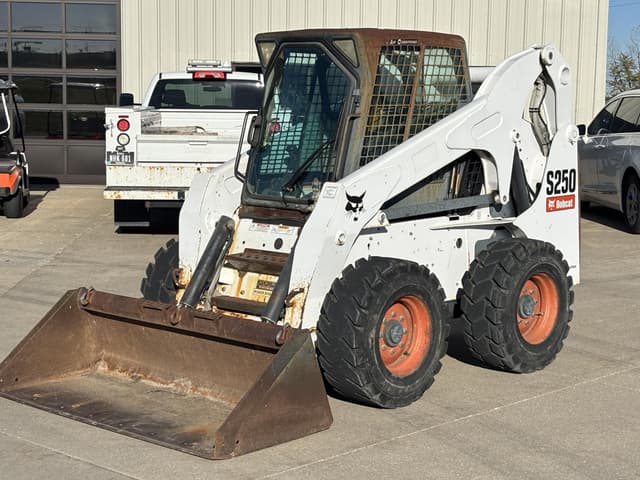 Image of Bobcat S250 equipment image 2