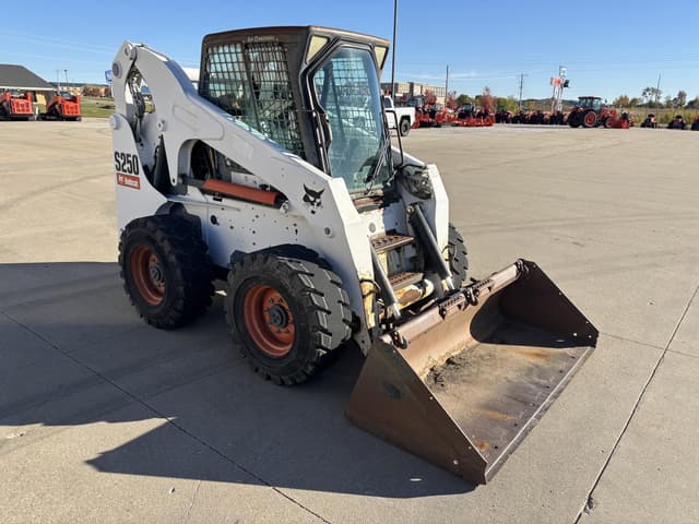 Image of Bobcat S250 equipment image 4