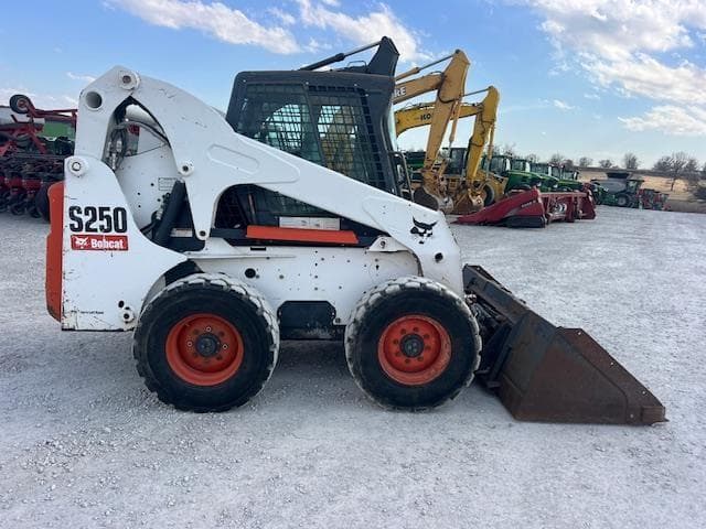 Image of Bobcat S250 equipment image 2
