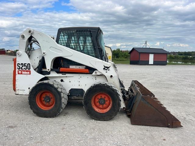 Image of Bobcat S250 equipment image 1