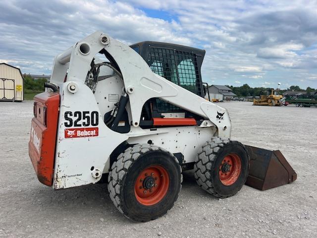 Image of Bobcat S250 equipment image 2